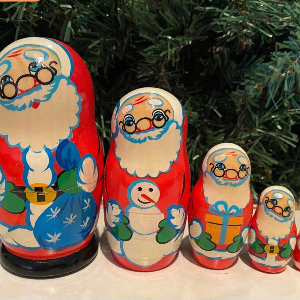 Festive Red and Blue Holiday Decor Nesting Dolls Santa 5 pieces